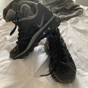 Nike Airmax Tennis Shoe